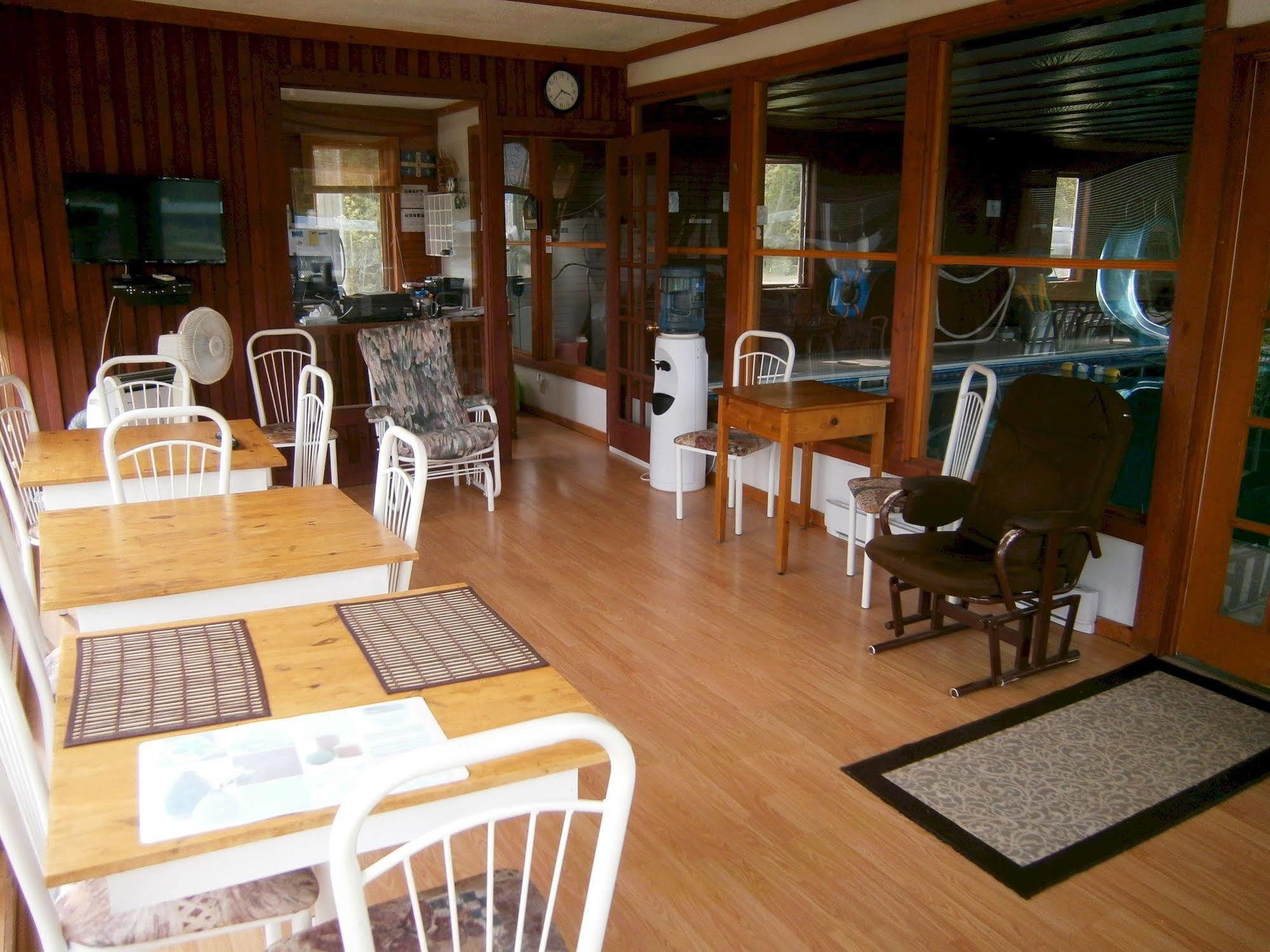 Motel De L'Anse Port-Daniel Exterior foto