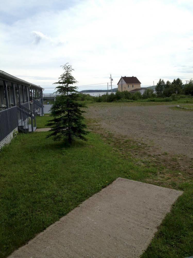 Motel De L'Anse Port-Daniel Exterior foto
